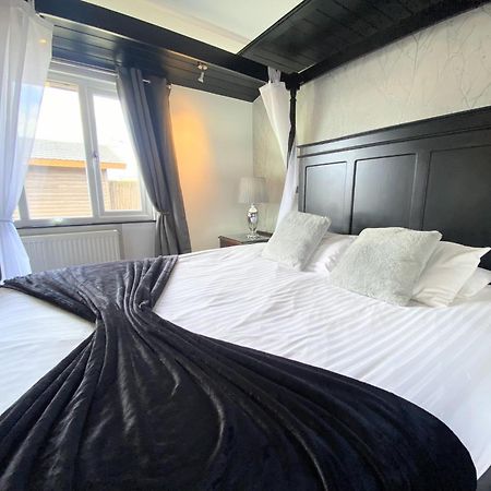 Villa Ochil 9 With Private Hot Tub - Fife - Loch Leven - Lomond Hills - Pet Friendly à Kelty Extérieur photo