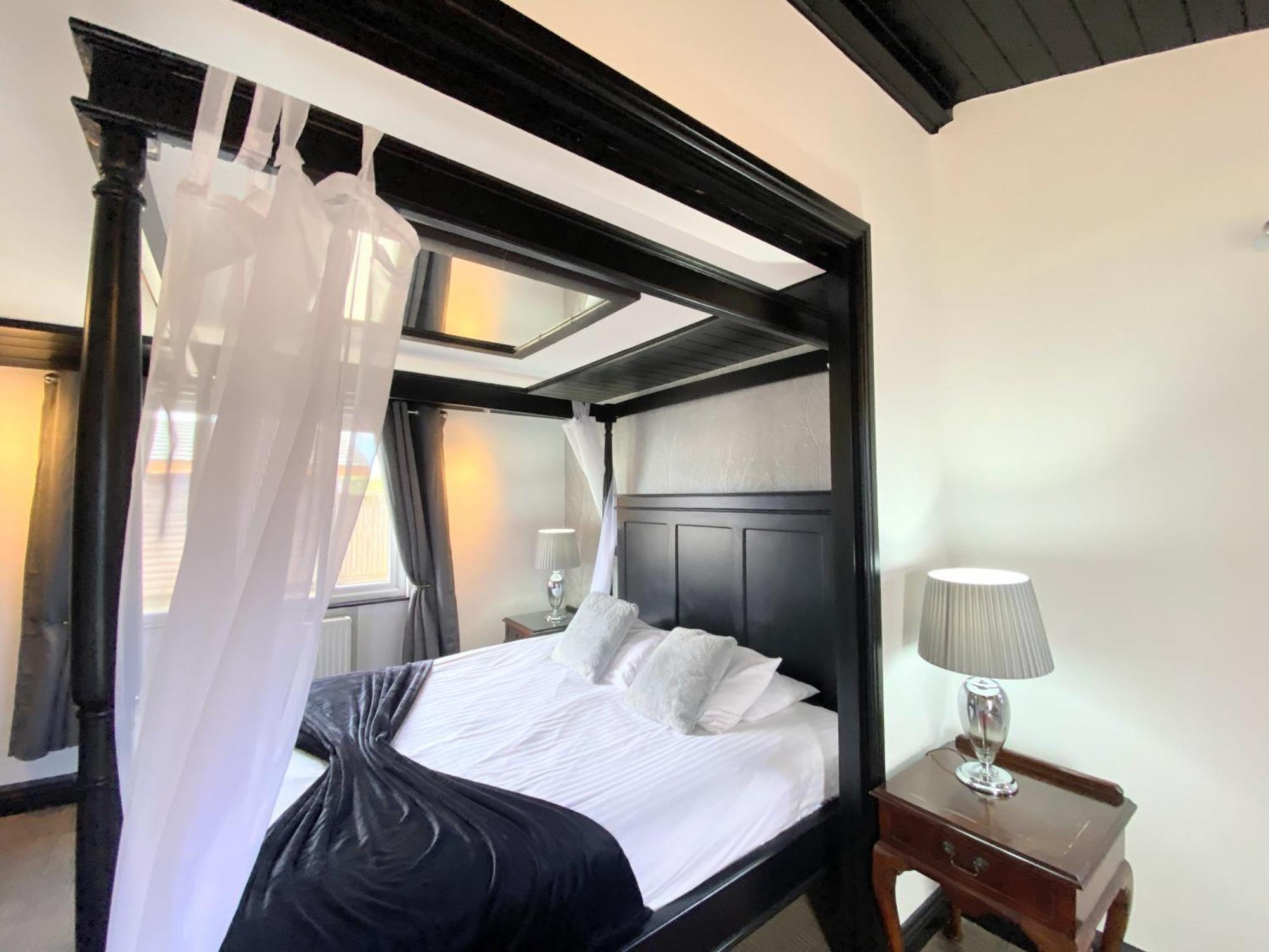 Villa Ochil 9 With Private Hot Tub - Fife - Loch Leven - Lomond Hills - Pet Friendly à Kelty Extérieur photo
