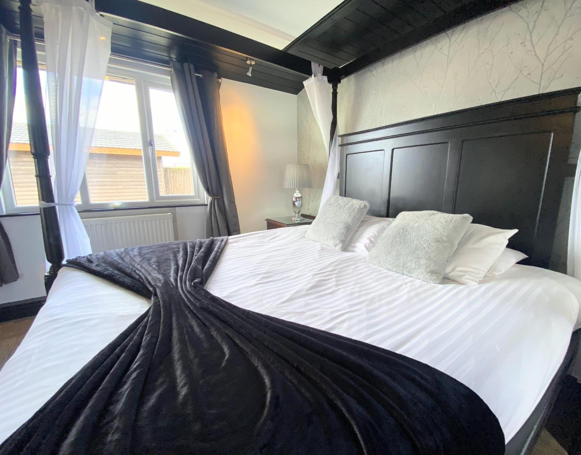 Villa Ochil 9 With Private Hot Tub - Fife - Loch Leven - Lomond Hills - Pet Friendly à Kelty Extérieur photo