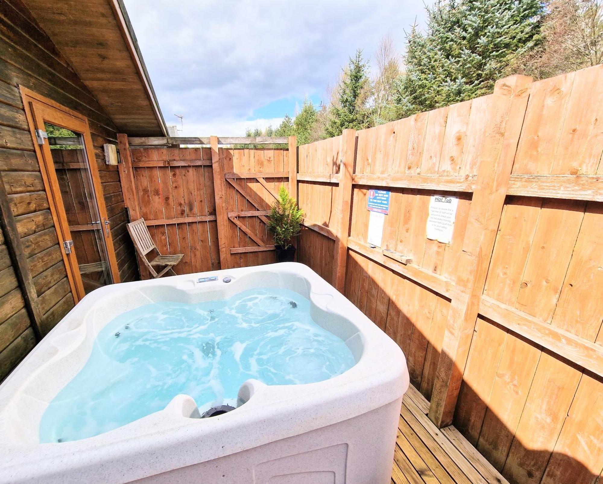 Villa Ochil 9 With Private Hot Tub - Fife - Loch Leven - Lomond Hills - Pet Friendly à Kelty Extérieur photo