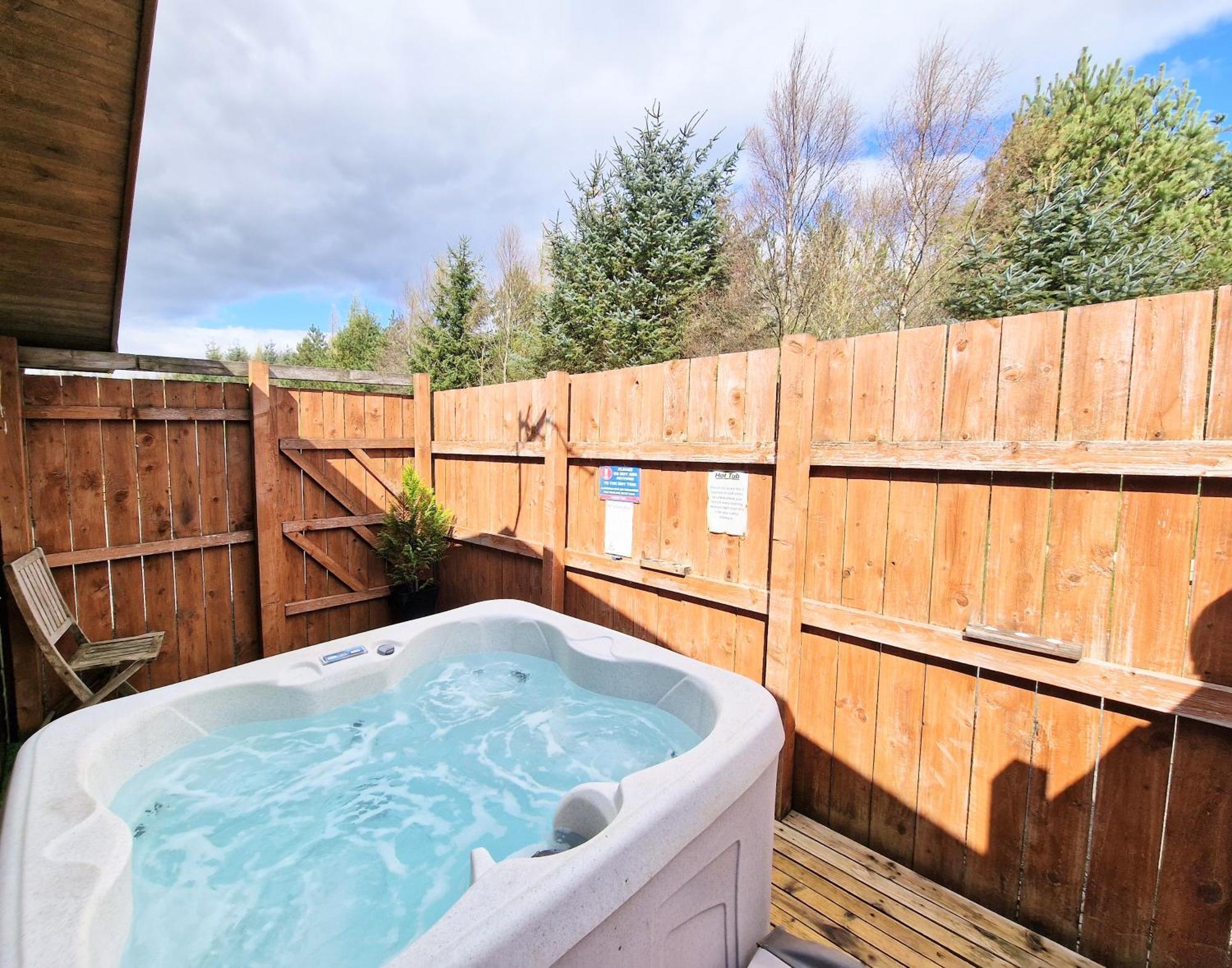 Villa Ochil 9 With Private Hot Tub - Fife - Loch Leven - Lomond Hills - Pet Friendly à Kelty Extérieur photo